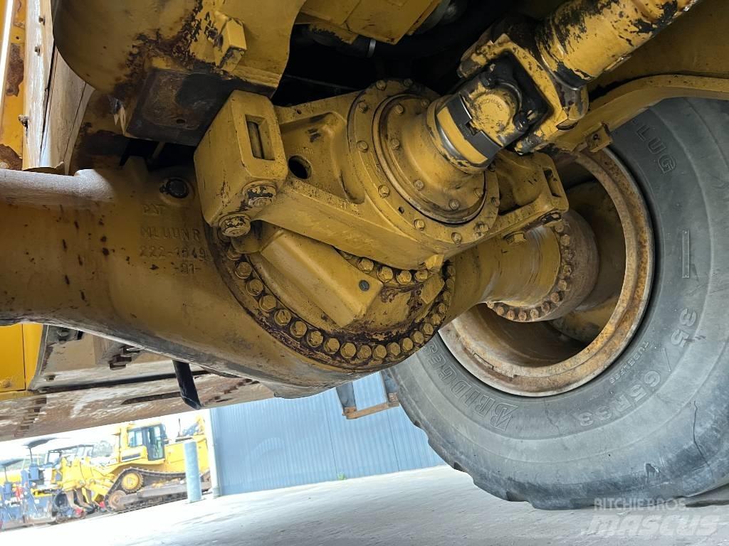 CAT 988H Kolové nakladače