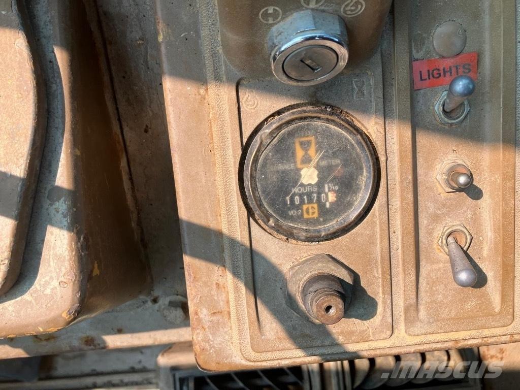 CAT 825 C Půdní kompaktory