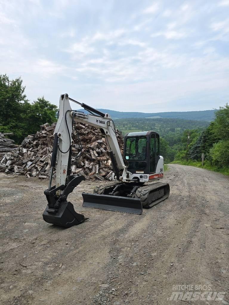 Bobcat 341 G Mini rýpadla < 7t