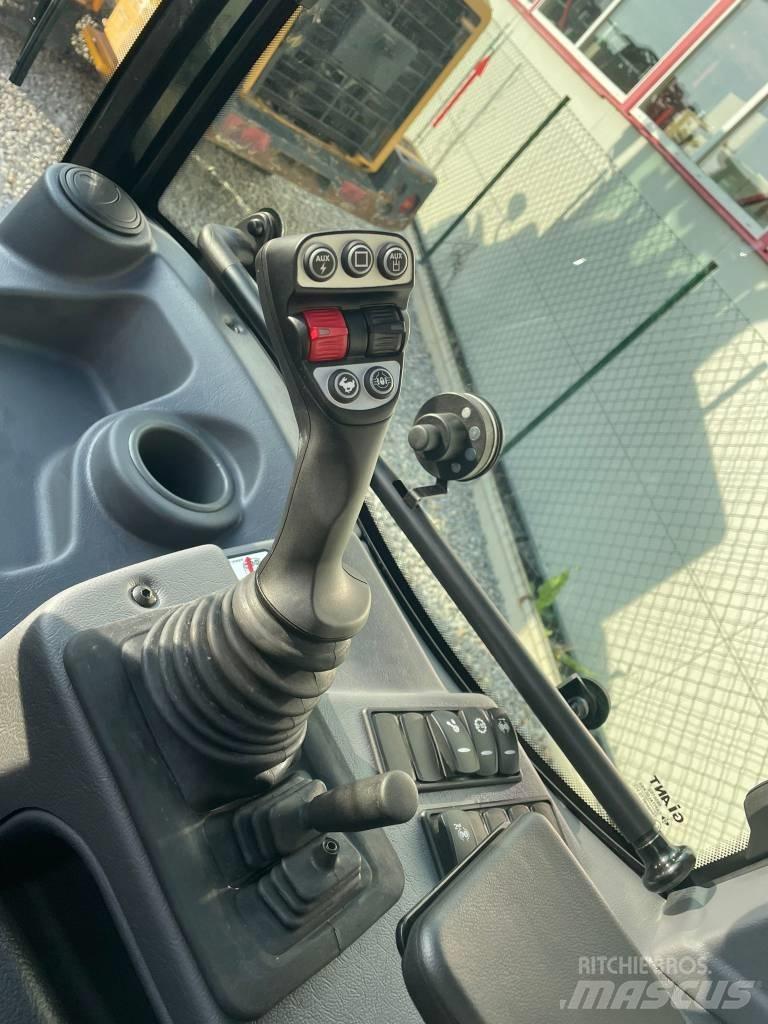 GiANT G 5000 TELE Víceúčelové nakladače