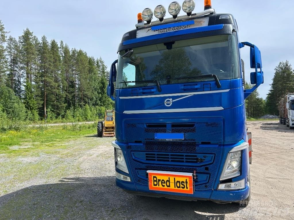 Volvo FH 500 Nákladní automobily pro přepravu lesních strojů