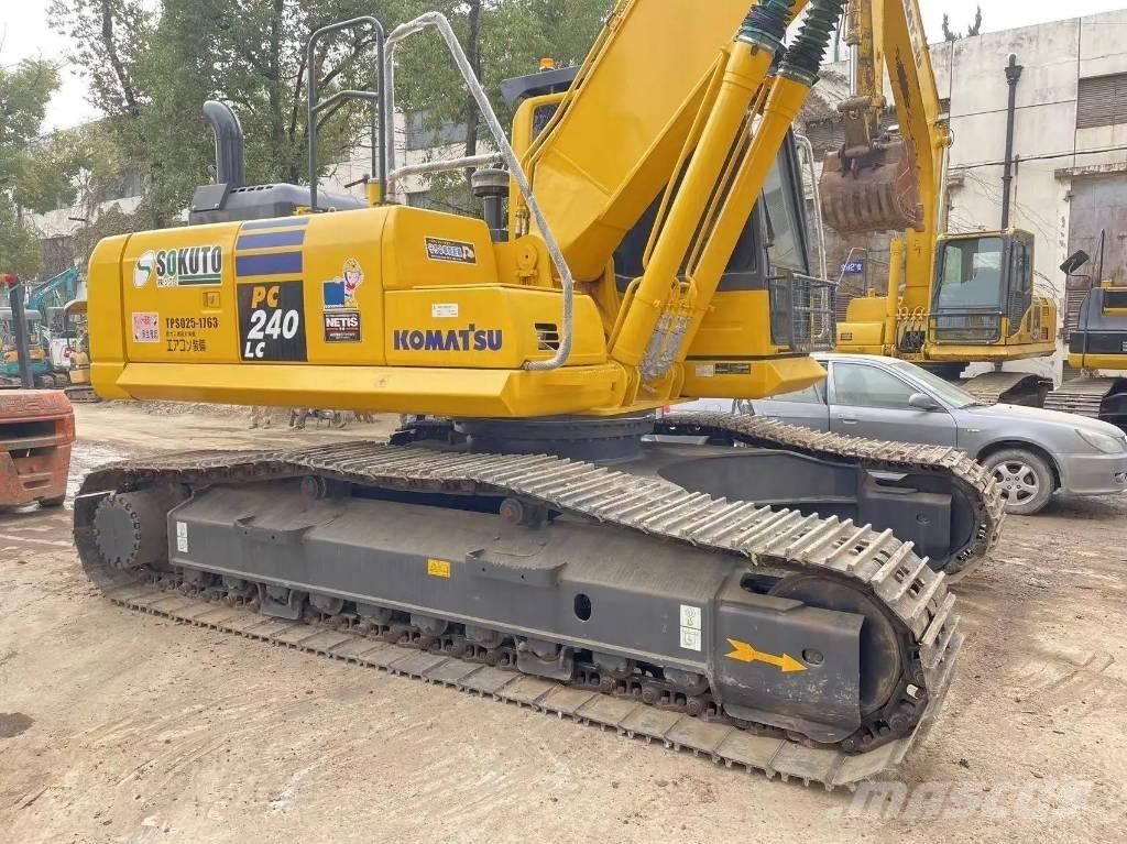 Komatsu PC240-8 Pásová rýpadla