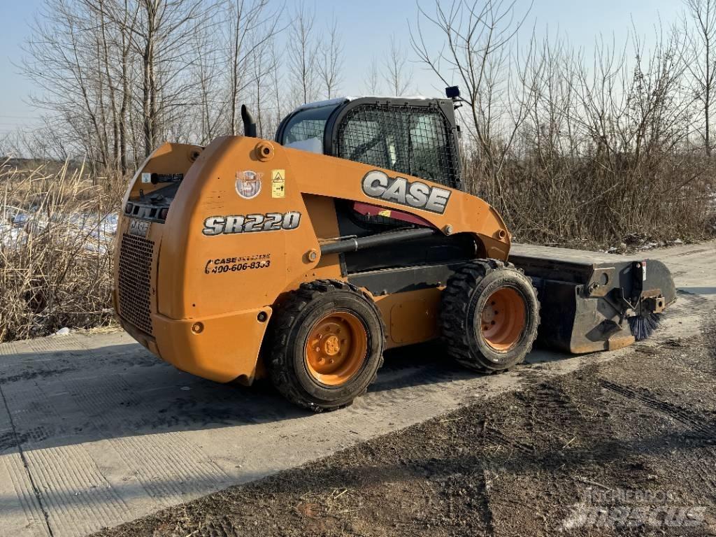CASE SR220 Smykem řízené nakladače