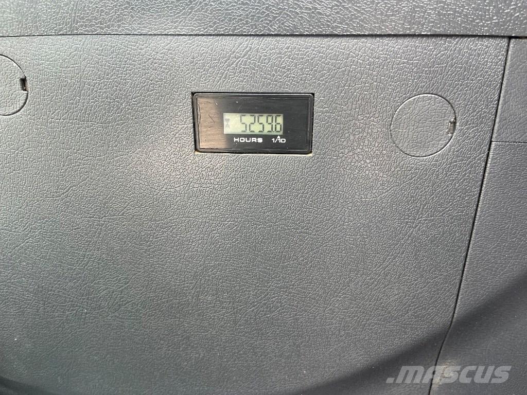 Hyundai HX140LC Pásová rýpadla