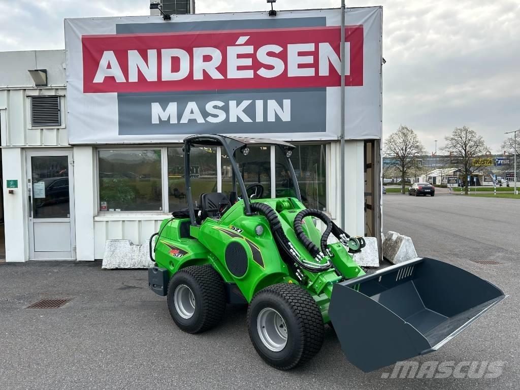Avant E 527 Smykem řízené nakladače