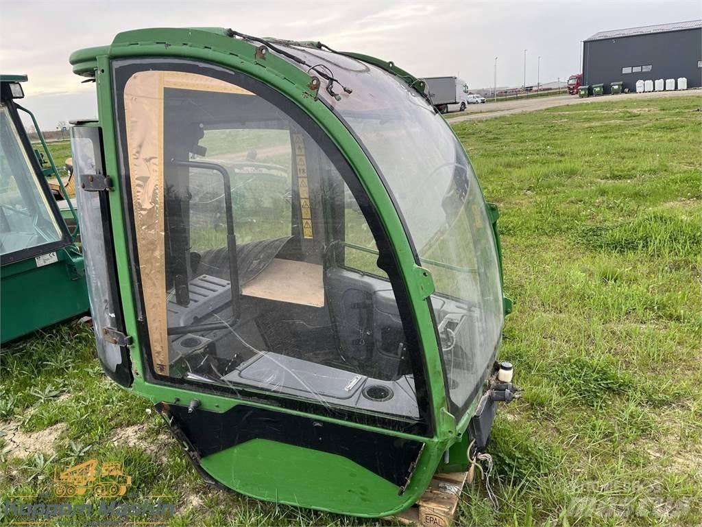 John Deere 1470E Kabiny a interiér