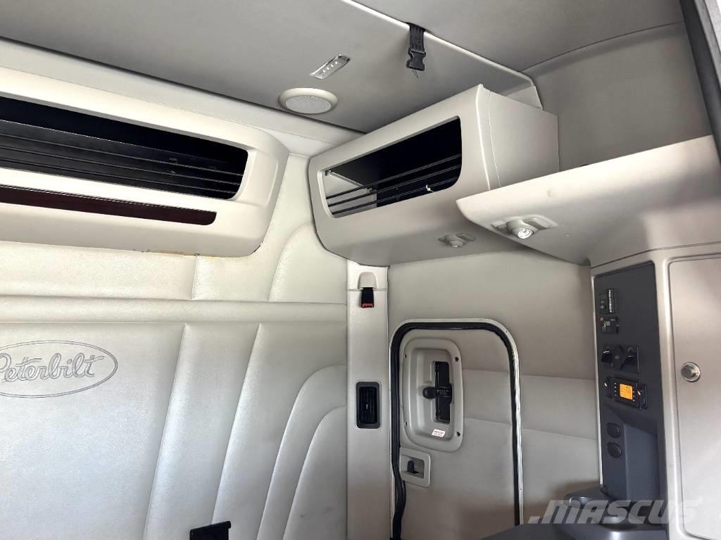 Peterbilt 567 Tahače