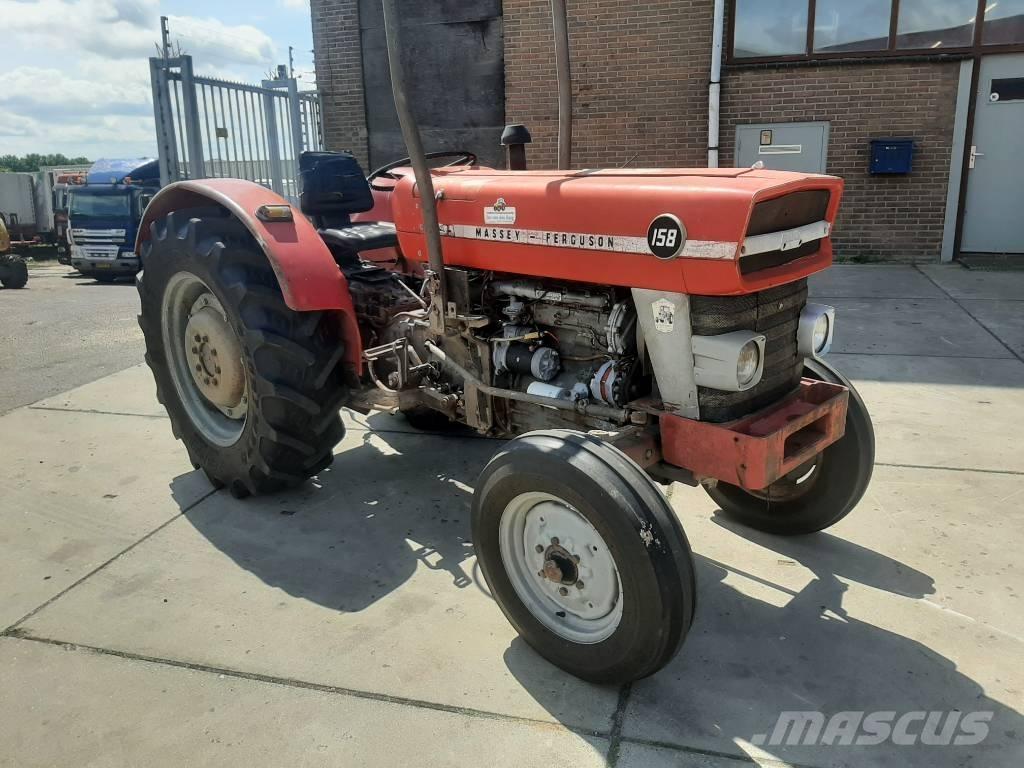 Massey Ferguson 158 Traktory