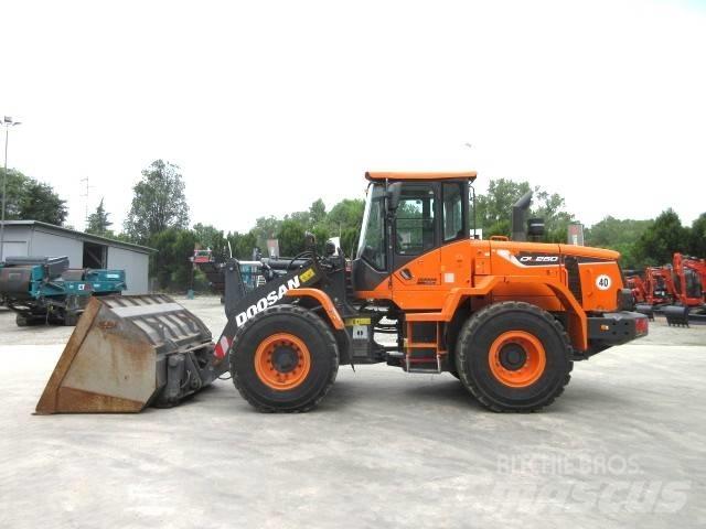 Doosan DL250-5 Kolové nakladače