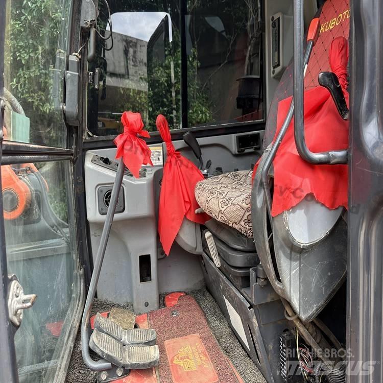 Kubota 183-3 Pásová rýpadla