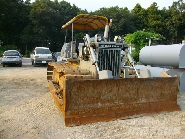 Komatsu D 40 P Pásové dozery