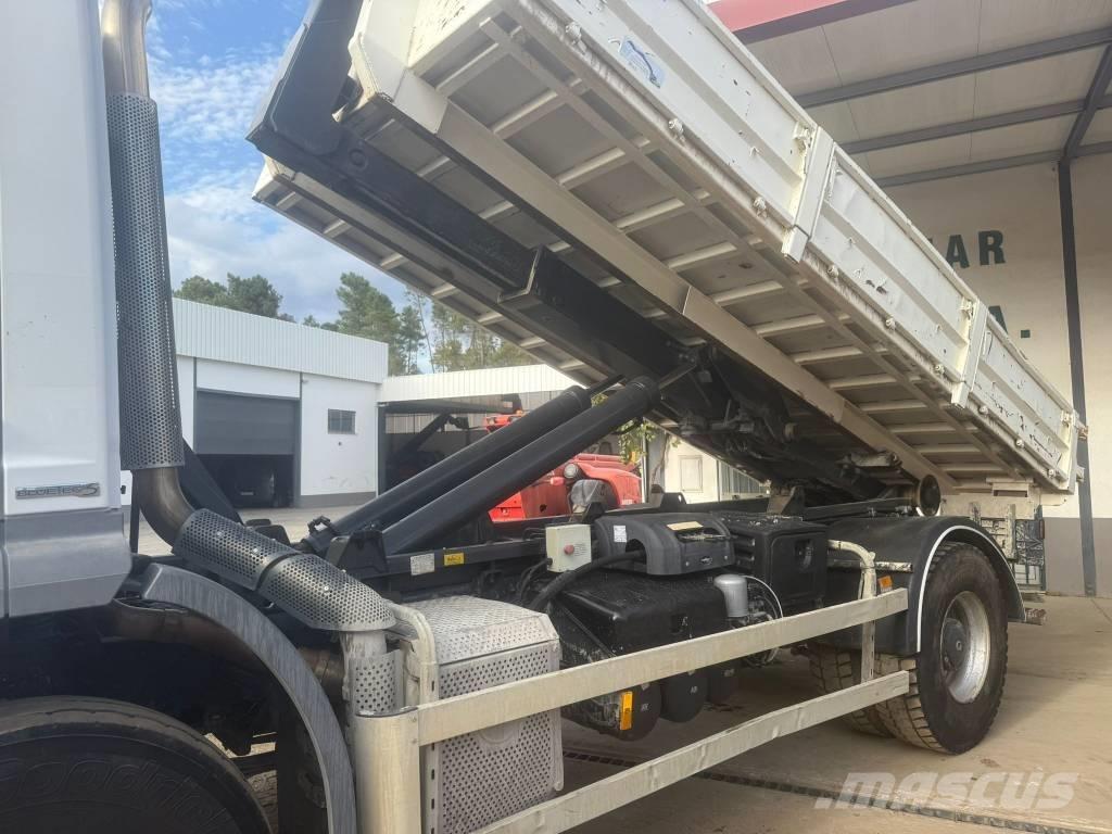 Mercedes-Benz 1833 Hákový nosič kontejnerů