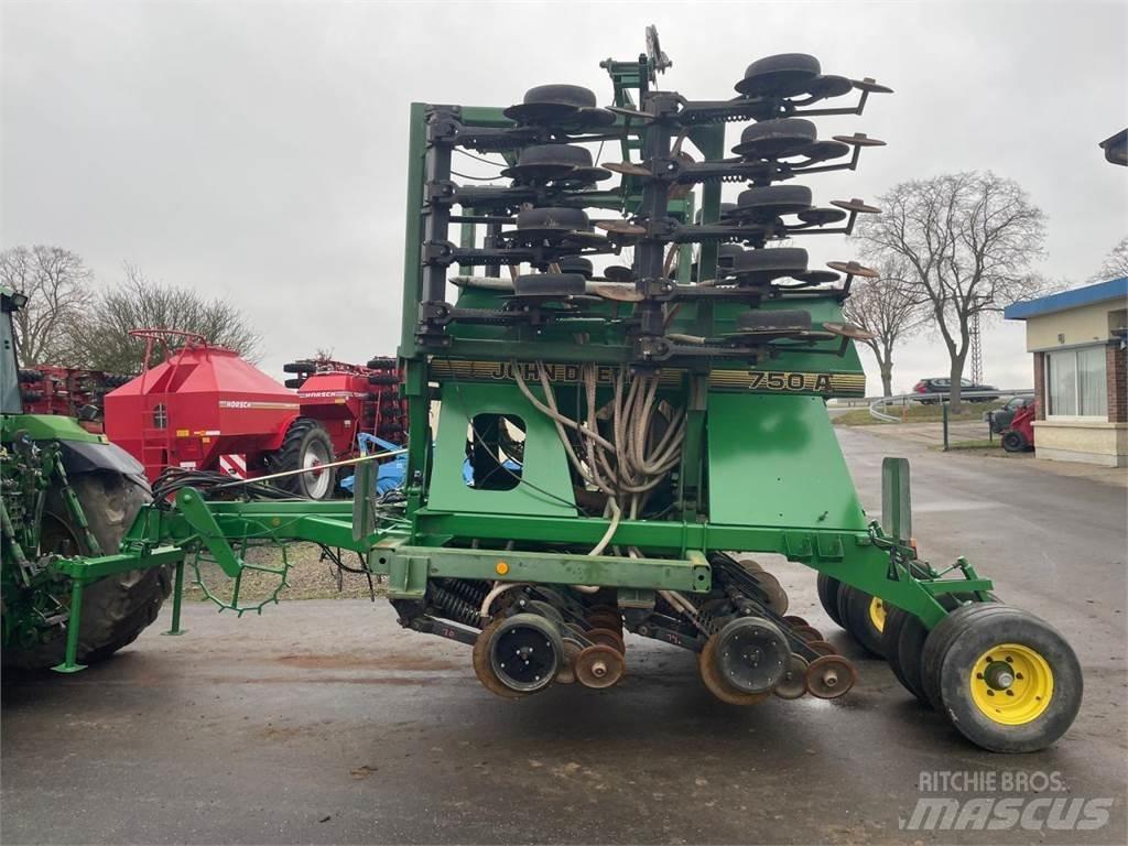 John Deere 750A 6m Přesné secí stroje