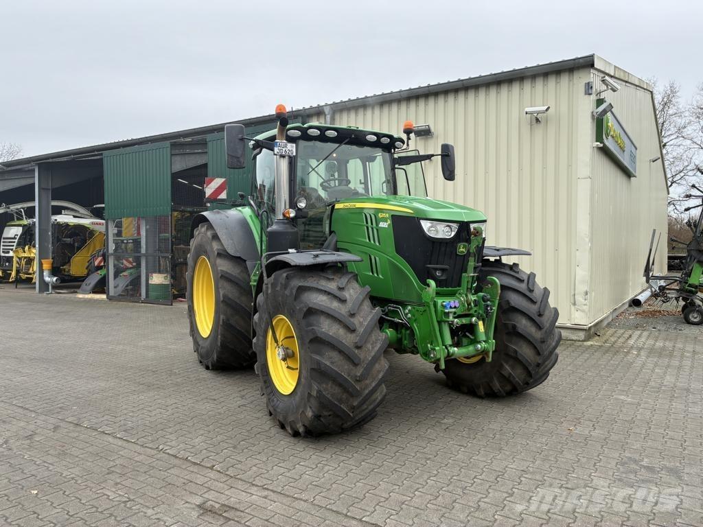 John Deere 6215 R Traktory