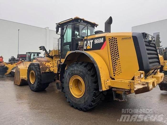 CAT 966M Kolové nakladače