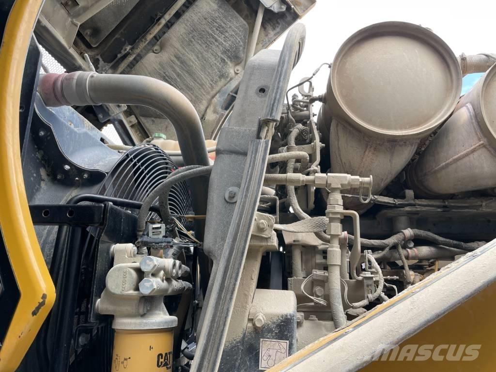 CAT 972M Kolové nakladače