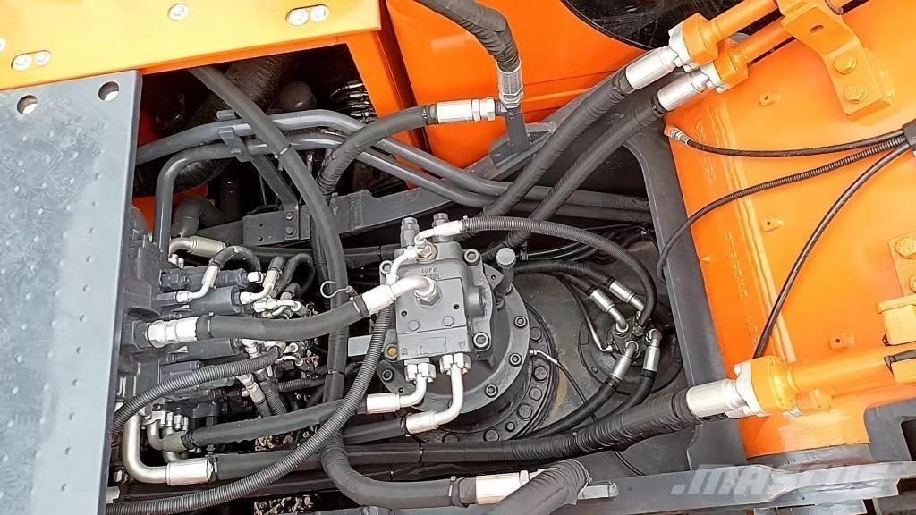 Doosan 225 LC-9 Pásová rýpadla