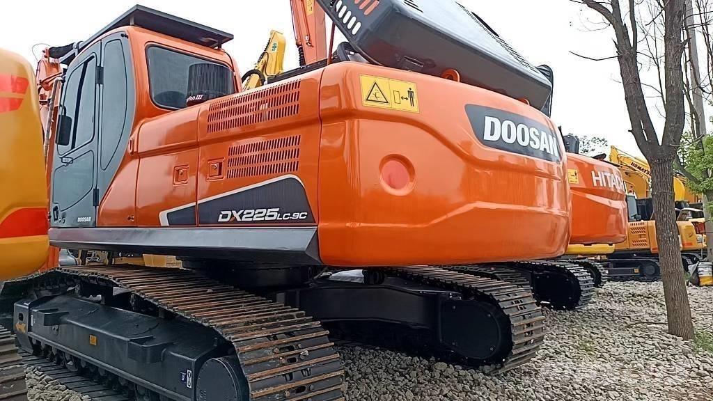 Doosan 225 LC-9 Pásová rýpadla