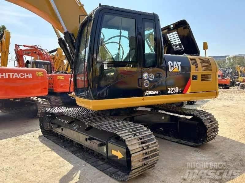 CAT 323 D Pásová rýpadla