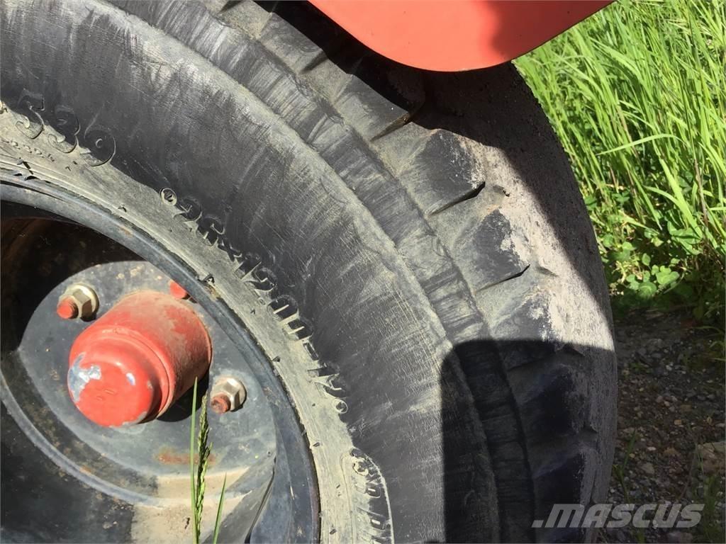 Kuhn GF10601TO Obraceče a shrabovače sena