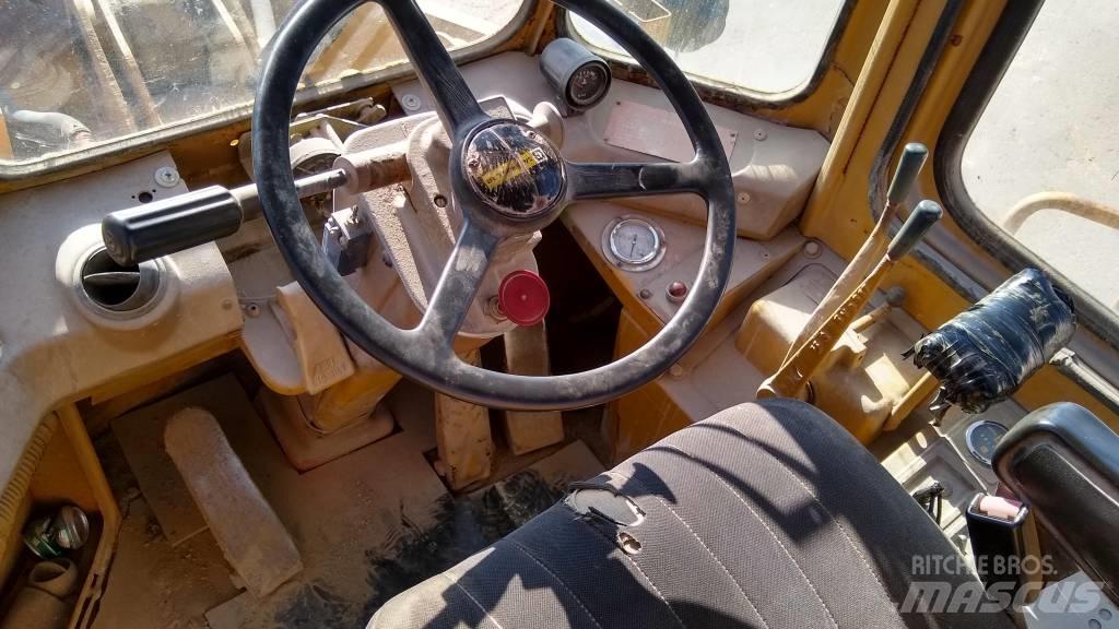 CAT 950 B Kolové nakladače