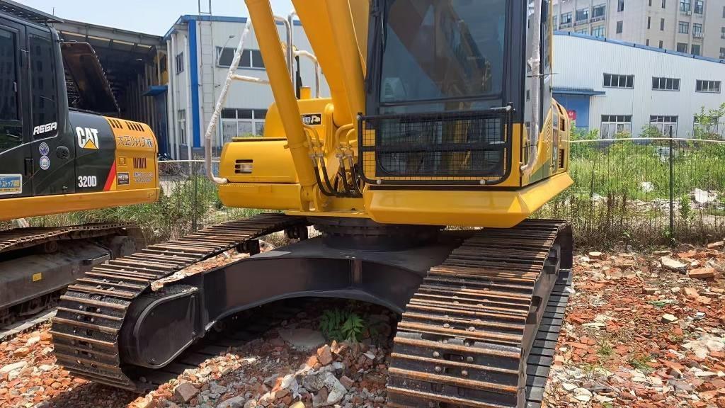 Komatsu PC 210 LC Pásová rýpadla