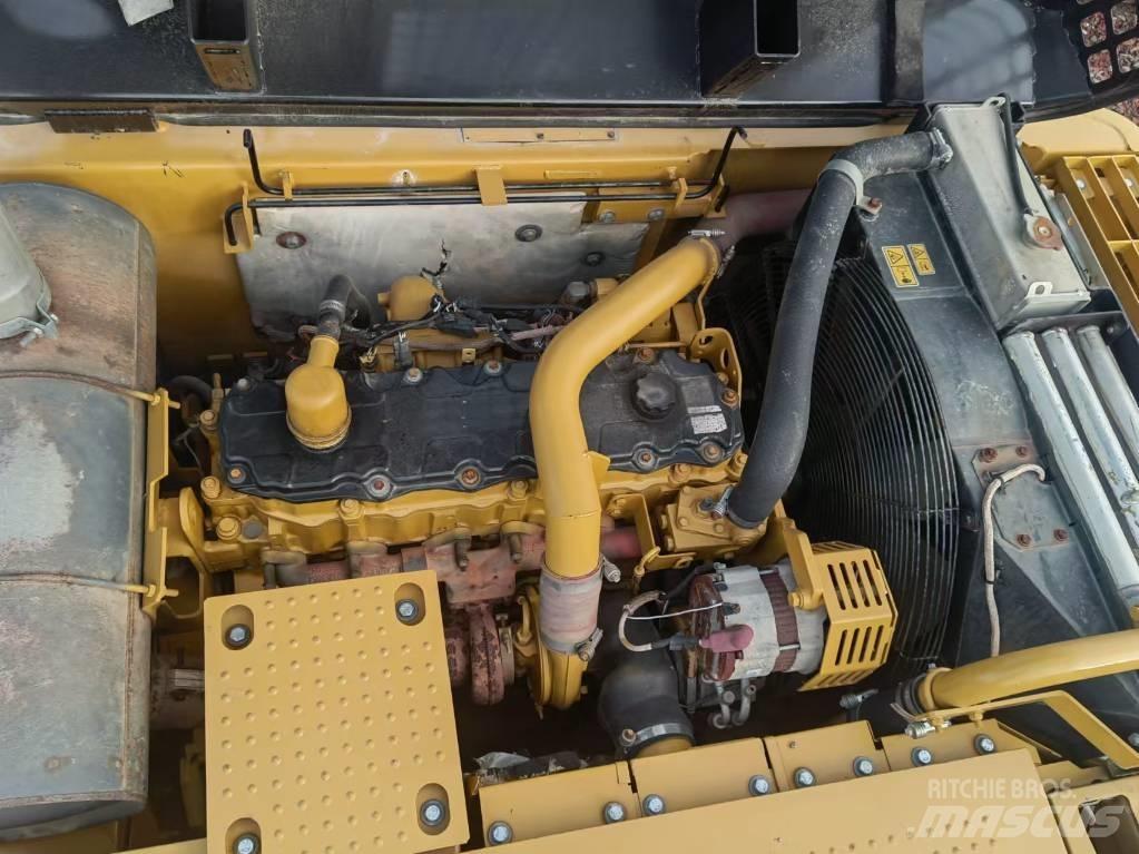 CAT 325 D2 Pásová rýpadla