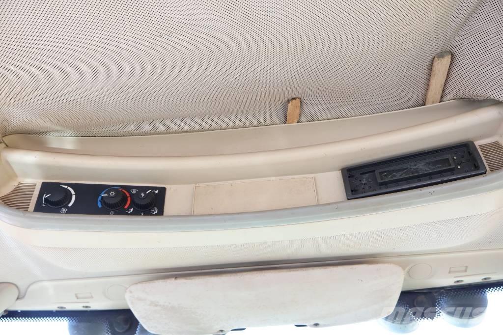 John Deere 6830 Traktory