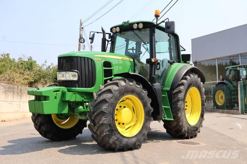 John Deere 6830 Traktory