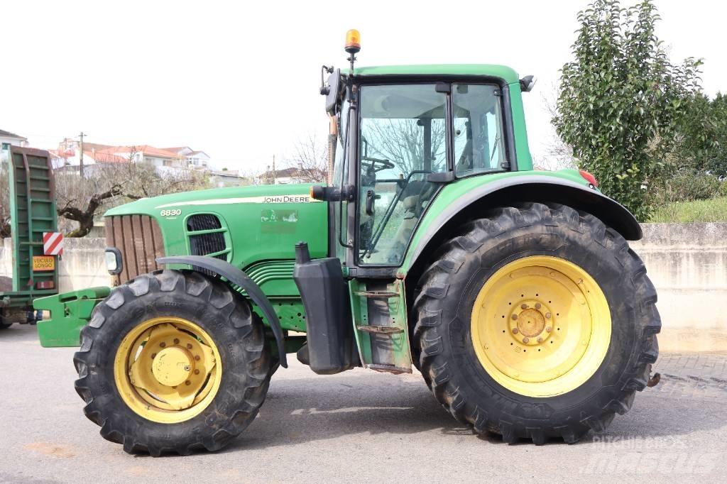 John Deere 6830 Traktory