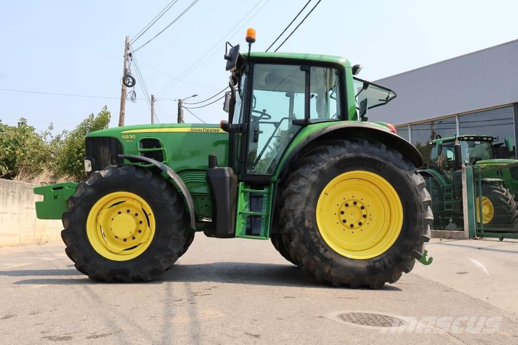 John Deere 6830 Traktory