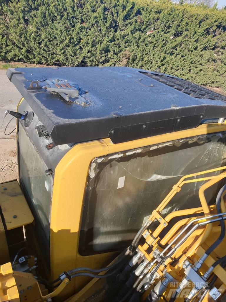 Komatsu PC490LC-11 Pásová rýpadla