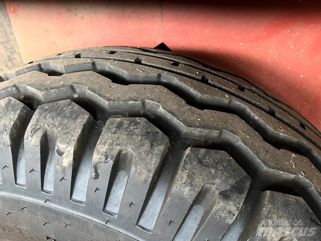 Hesston 4600 Lis na hranaté balíky