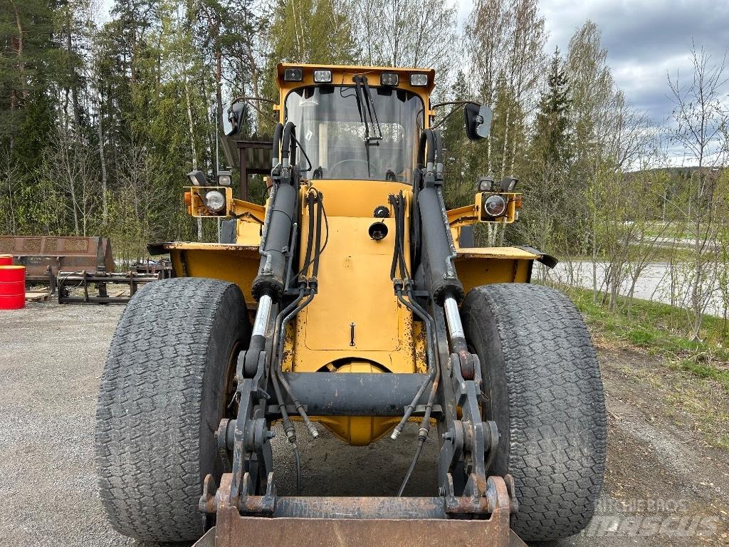 Volvo L 120 Kolové nakladače