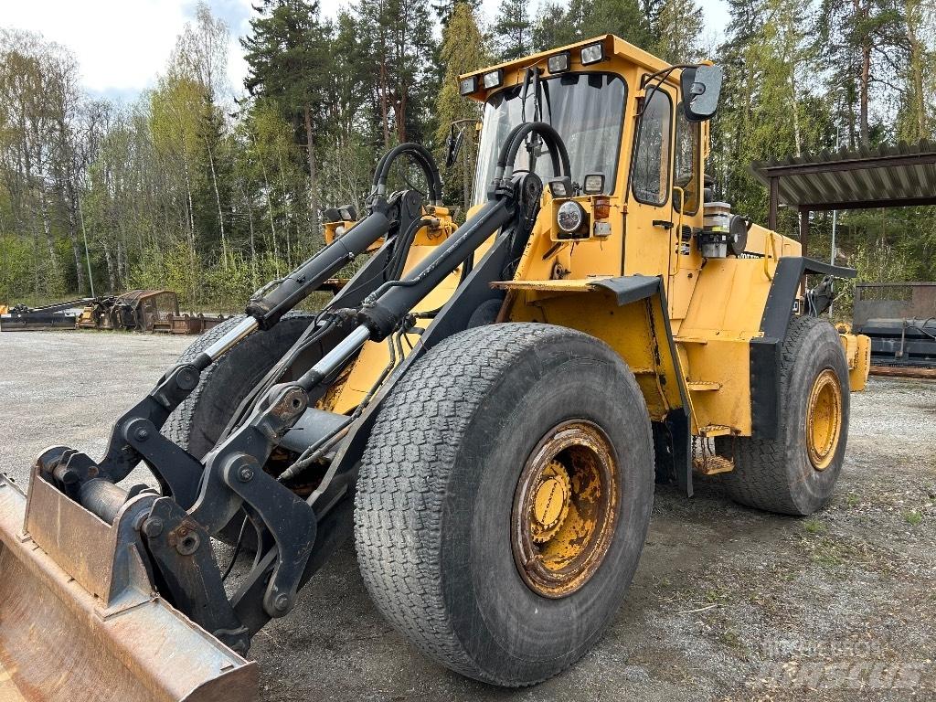 Volvo L 120 Kolové nakladače