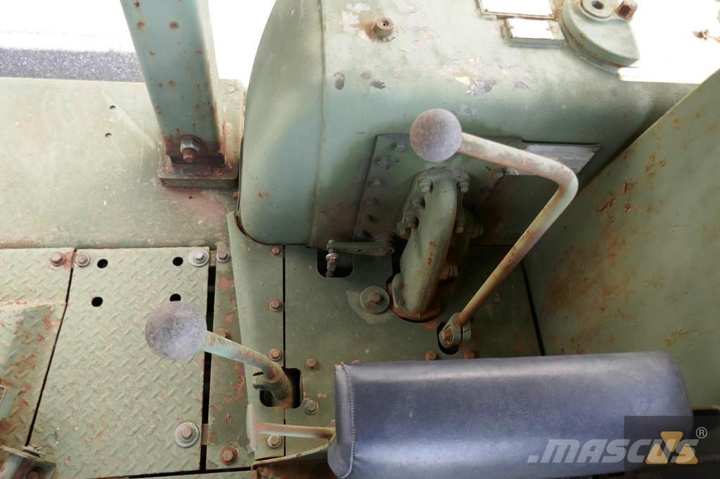 CAT D7F Ex-army Pásové dozery