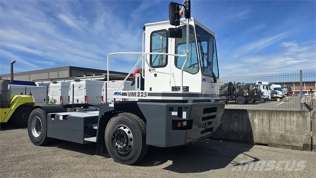 MOL YM225 Terminálový tahač