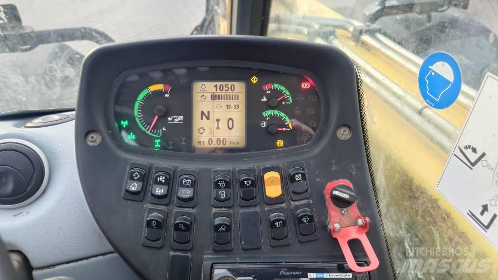 New Holland TH 7.42 Teleskopické manipulátory
