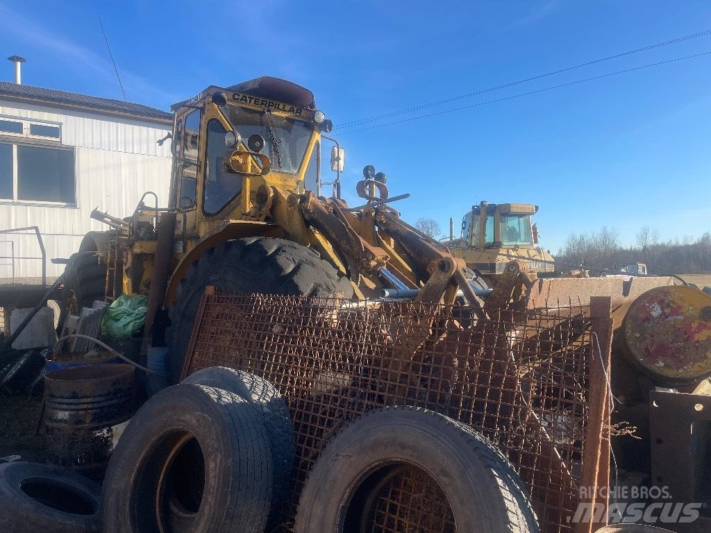 CAT 988 Kolové nakladače