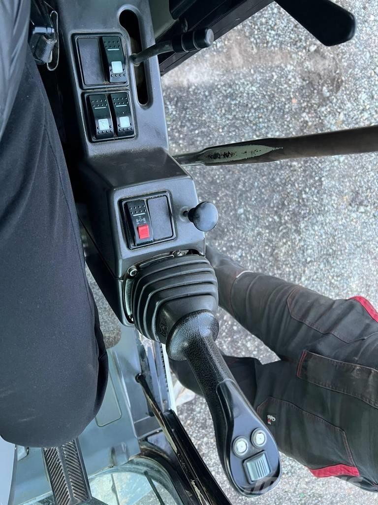 CAT M 313 D Kolová rýpadla