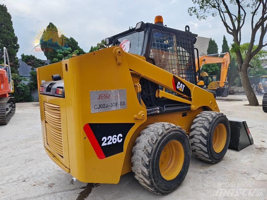 CAT 226c Smykem řízené nakladače