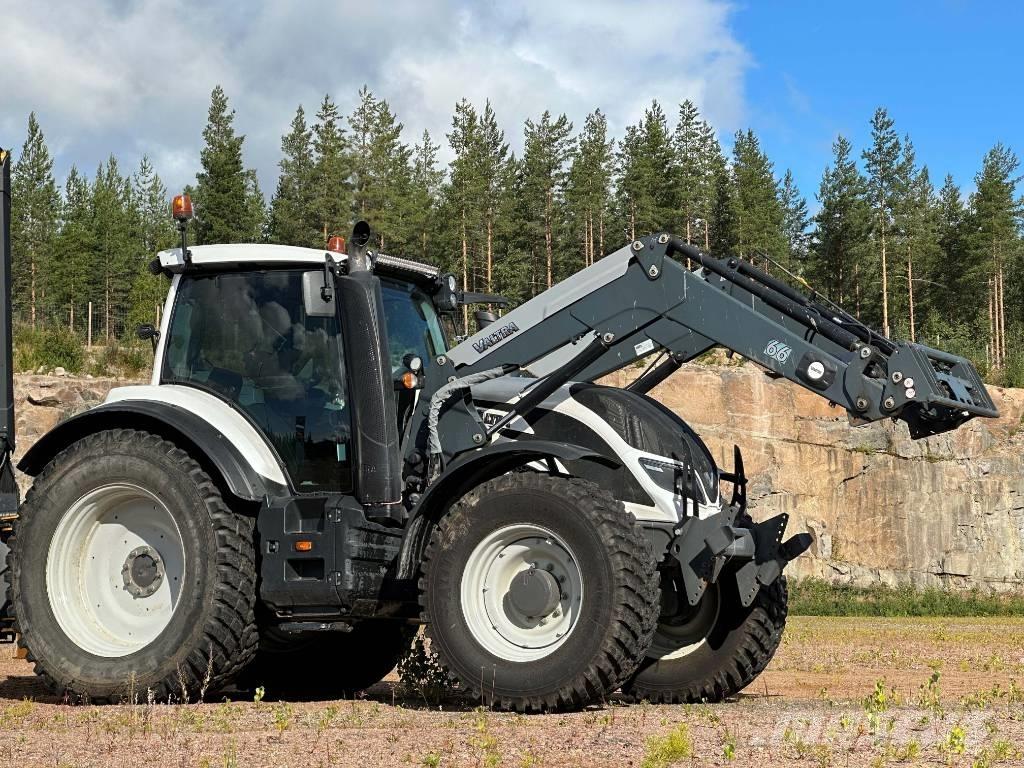Valtra T 174 Traktory
