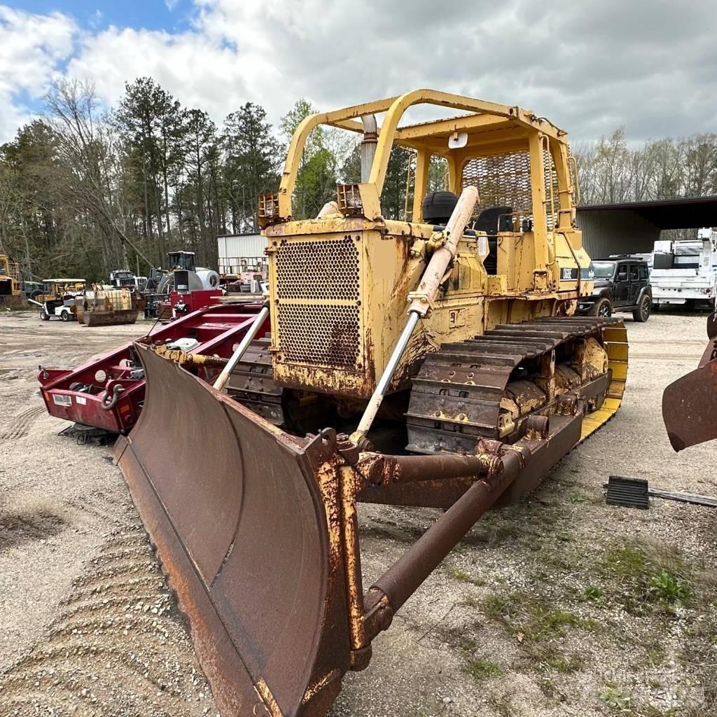 Komatsu D 68 E-1 Pásové dozery