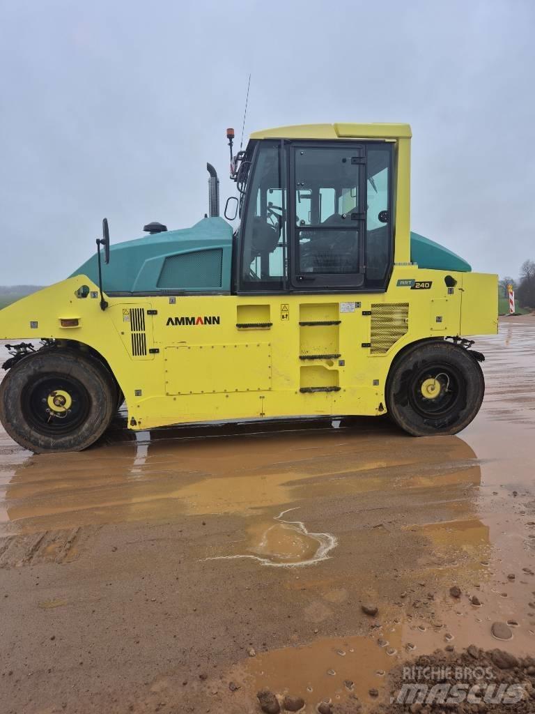 Ammann ART 240 Pneumatikové válce