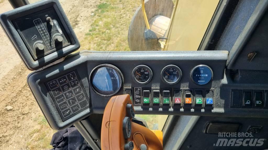New Holland TC 56 Sklízecí mlátičky