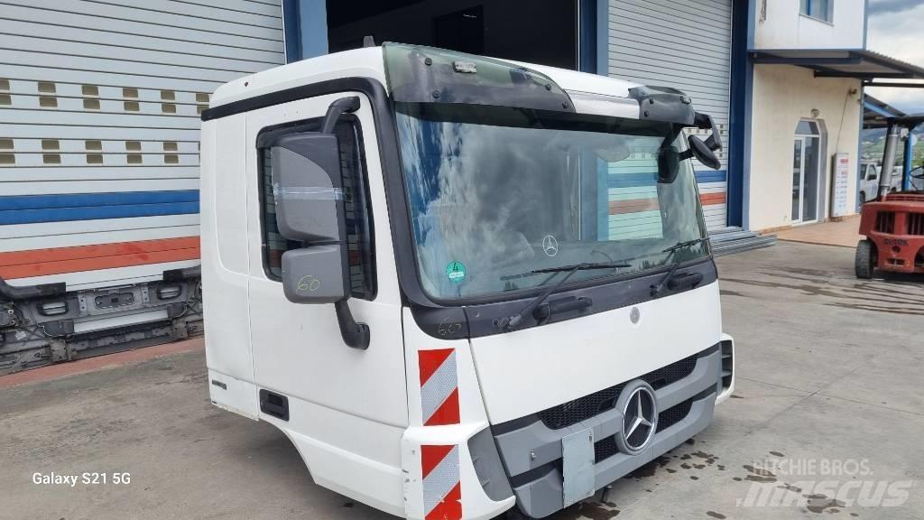 Mercedes-Benz CABIN Kabiny a interiér