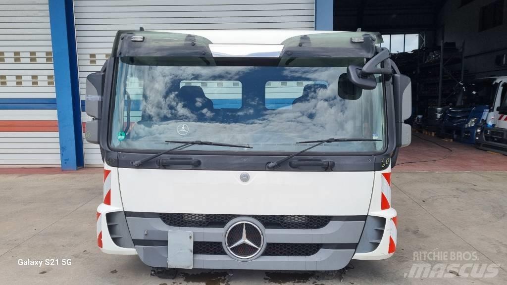 Mercedes-Benz CABIN Kabiny a interiér