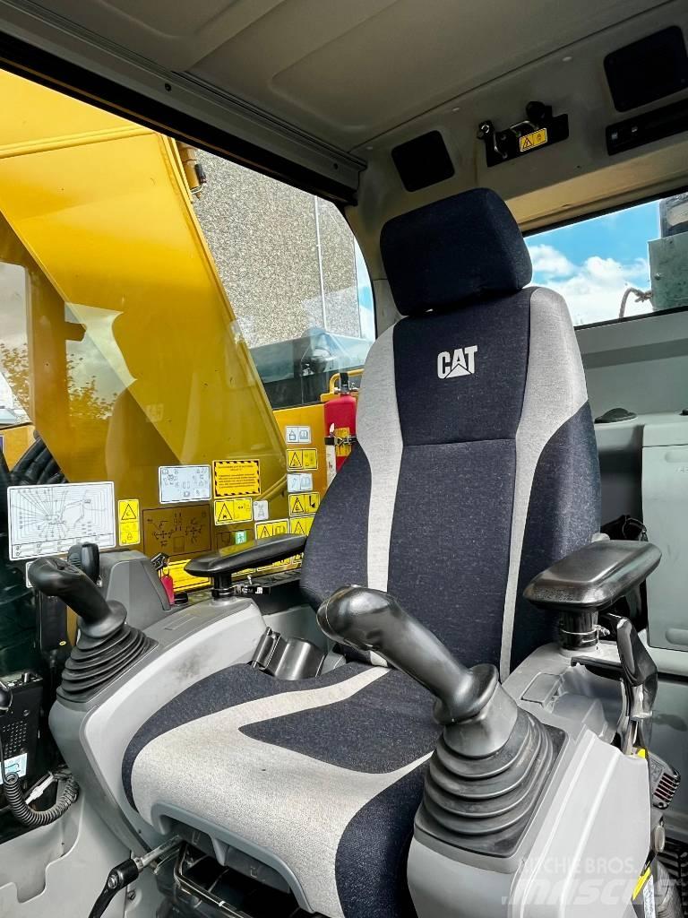 CAT 325 Pásová rýpadla