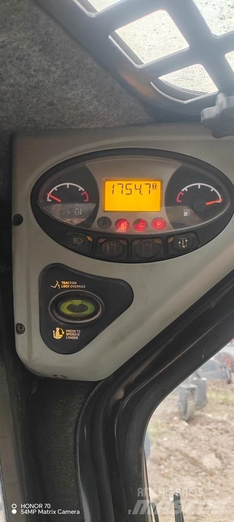 Bobcat S 220 Smykem řízené nakladače