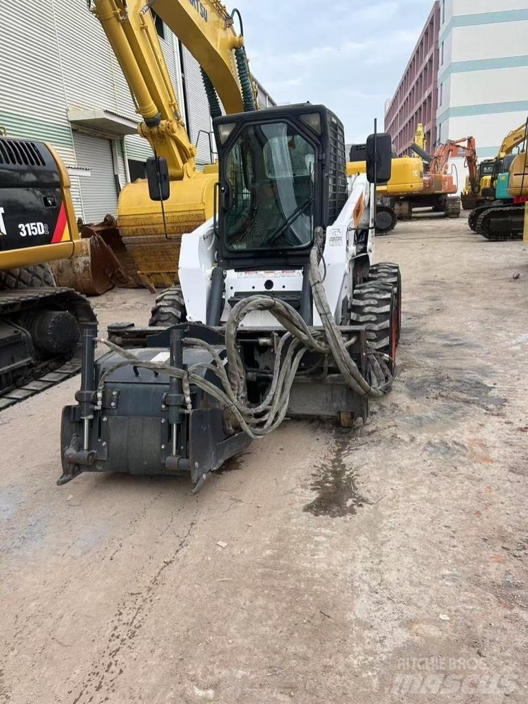 Bobcat S 220 Smykem řízené nakladače
